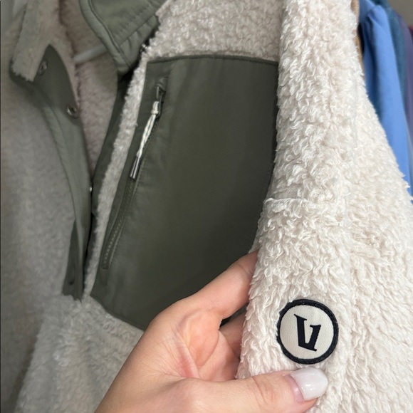 Vuori Cozy Sherpa Popover $148 in Dune Medium - Picture 8 of 11